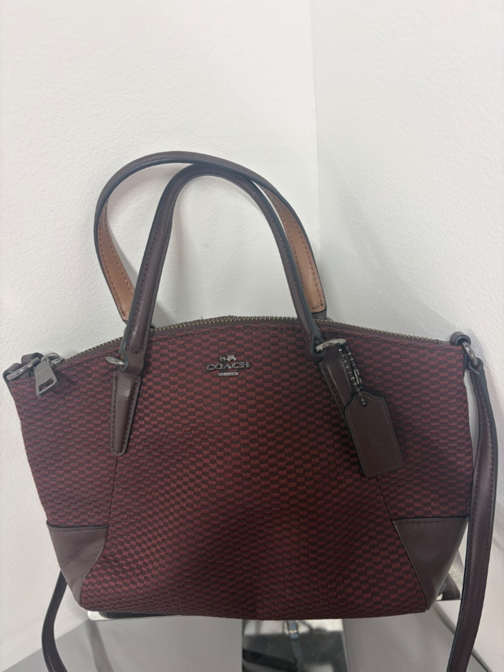 Coach Small Kelsey Sat gel in Red Legacy Jacquard Fabric w/ Leather Trim - Picture 2 of 5